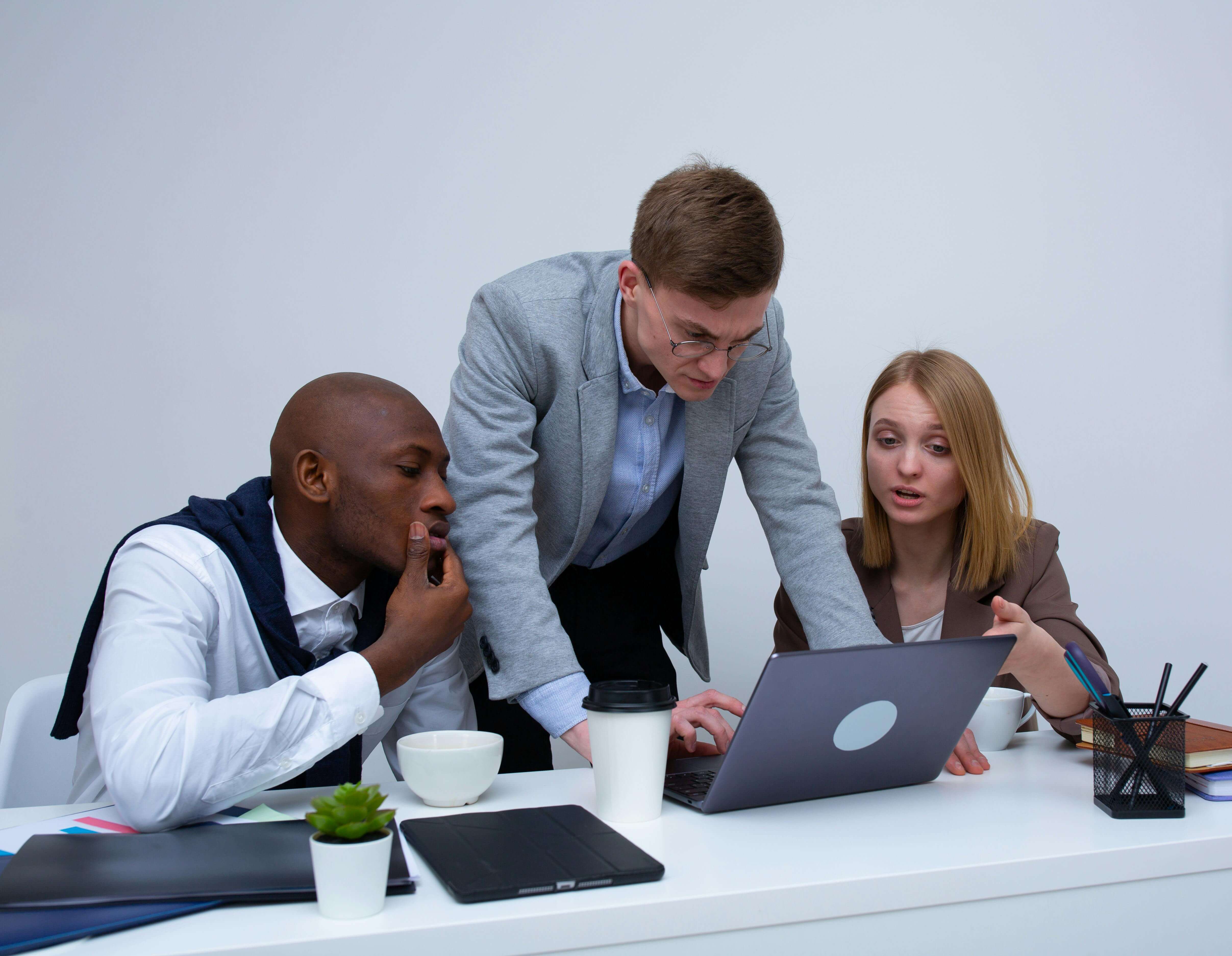 Colleagues discussing business